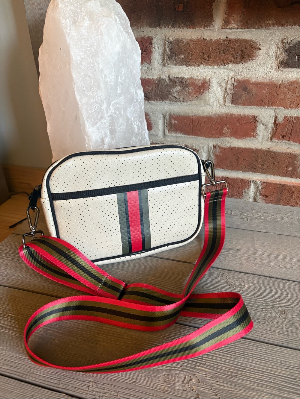 HAUTE SHORE Crossbody - Picture 3 of 6
